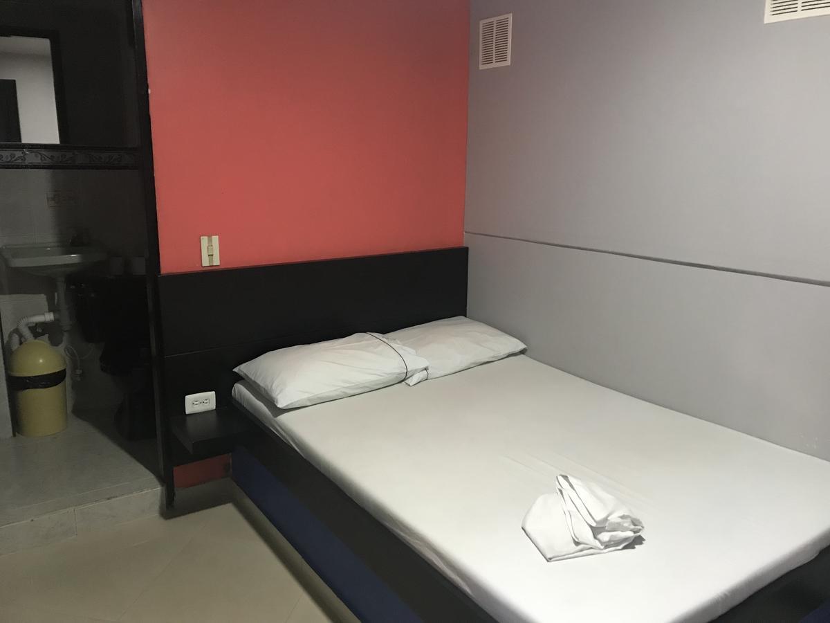 Hotel Calipso Marinilla Bagian luar foto